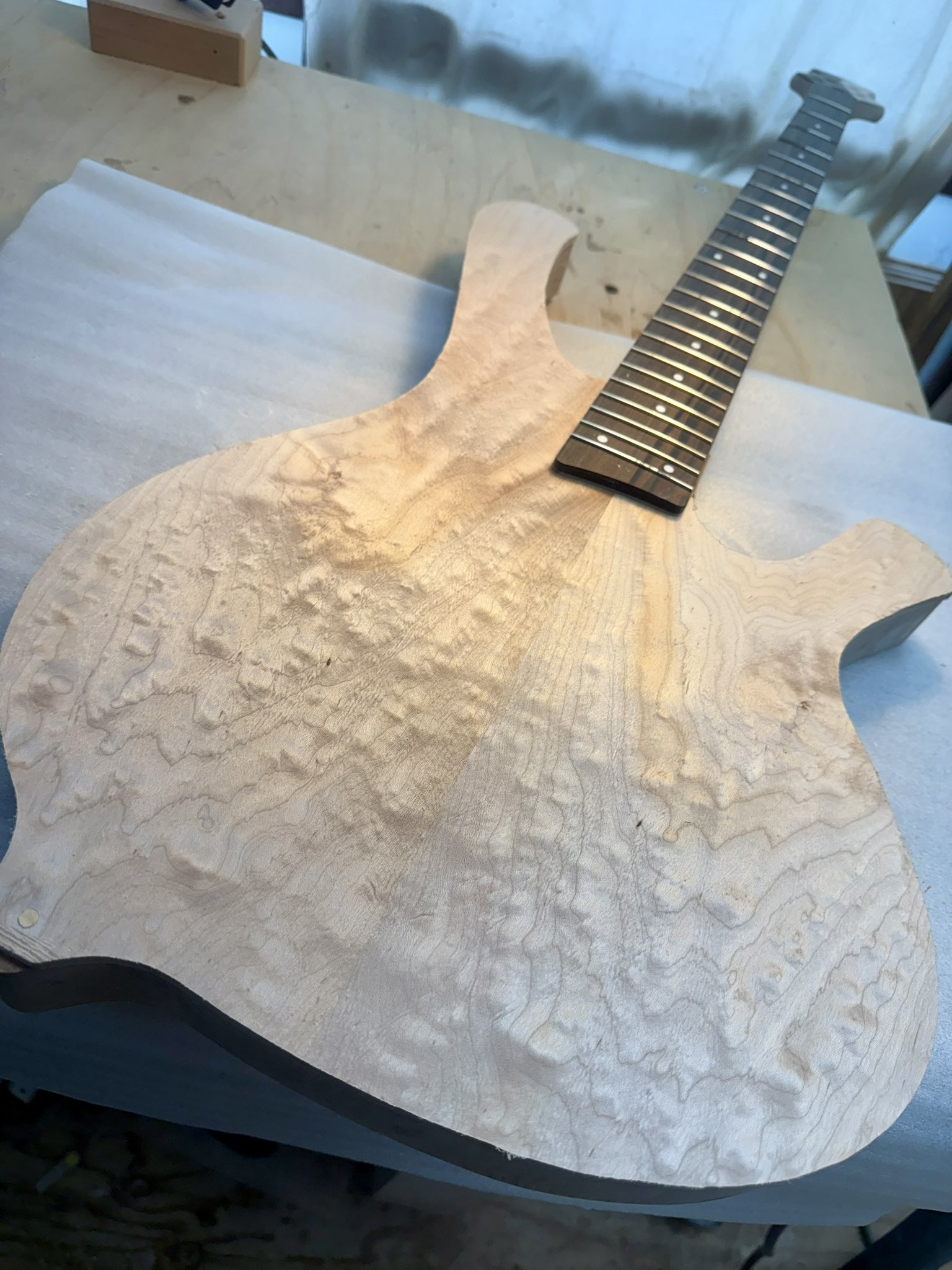 ディズニーランドガラス工房製作ギター HOC-SAKURA/JS SW-GRD | Deviser ｜株式会社ディバイザー｜長野