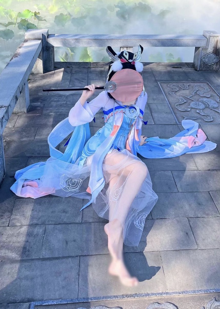 Coslcz's tweet image. 淡いブルーの衣装とふわふわの白兎が、。美しさにうっとり！🌙🐇

#コスプレ #cosplay #嫦娥 #中華風コスプレ