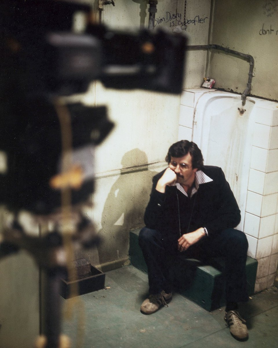 UmbrellaEnt's tweet image. Remembering the excellent Australian director Richard Franklin, born this month in 1948.
Richard started his illustrious career in the Wild West of Australian sexploitation cinema with The True Story of Eskimo Nell (1975) and Fantasm (1976).
However, it was no more than a foot…