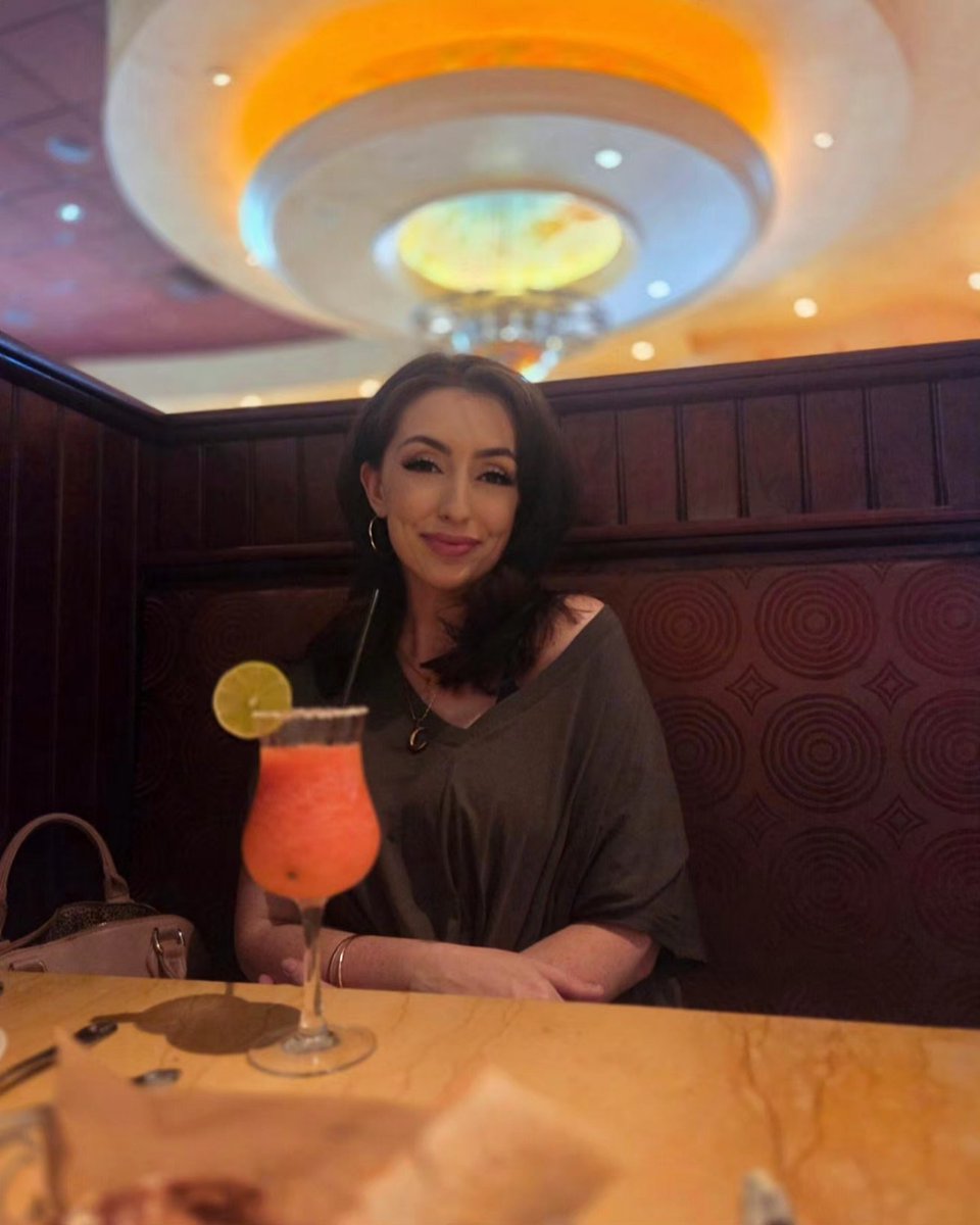 RaeeRaee_'s tweet photo. Last week I celebrated my birthday with some of the best people I know 💖 and not only that, but I am also celebrating that I've lost a total of 105 pounds since July 2023 🥰✨️

don't be alarmed if you see me being all skintyyyy lol
Here's to many more healthy years 💕 https://t.co/MRBlAYIqS1