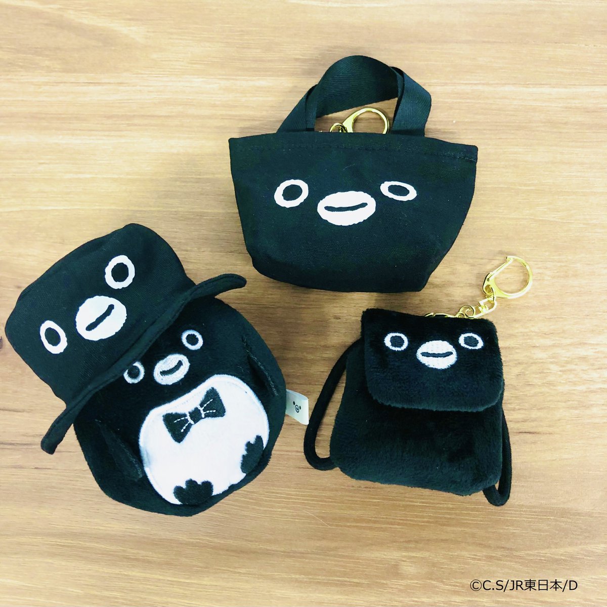 Pensta_JRCross's tweet image. \ Pensta新商品のおしらせ /
✨NEW✨Pensta!新作ぞくぞく発売✨
オカオモチーフがかわいいアイテムや、ぬいぐるみ系アイテム盛りだくさん🎵
お待たせしました!水兵さんのぬいぐるみクリップも⚓️🚢
チャーム、ポーチにスマホショルダーに、撮影に使いやすい、ぬいぐるみリングも♡…