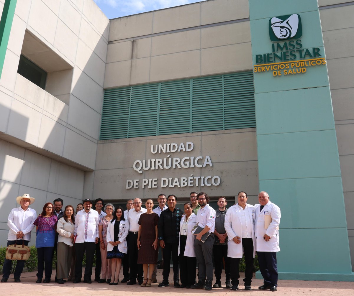 Claudiashein's tweet image. En Tuxtla Gutiérrez anunciamos la inversión de dos mil 400 millones de pesos para mejorar la atención médica. Supervisamos la obra del Hospital General No. 13 del IMSS que abrirá sus puertas el próximo 14 de septiembre. Queremos mucho al pueblo de Chiapas. Gracias, gobernador…