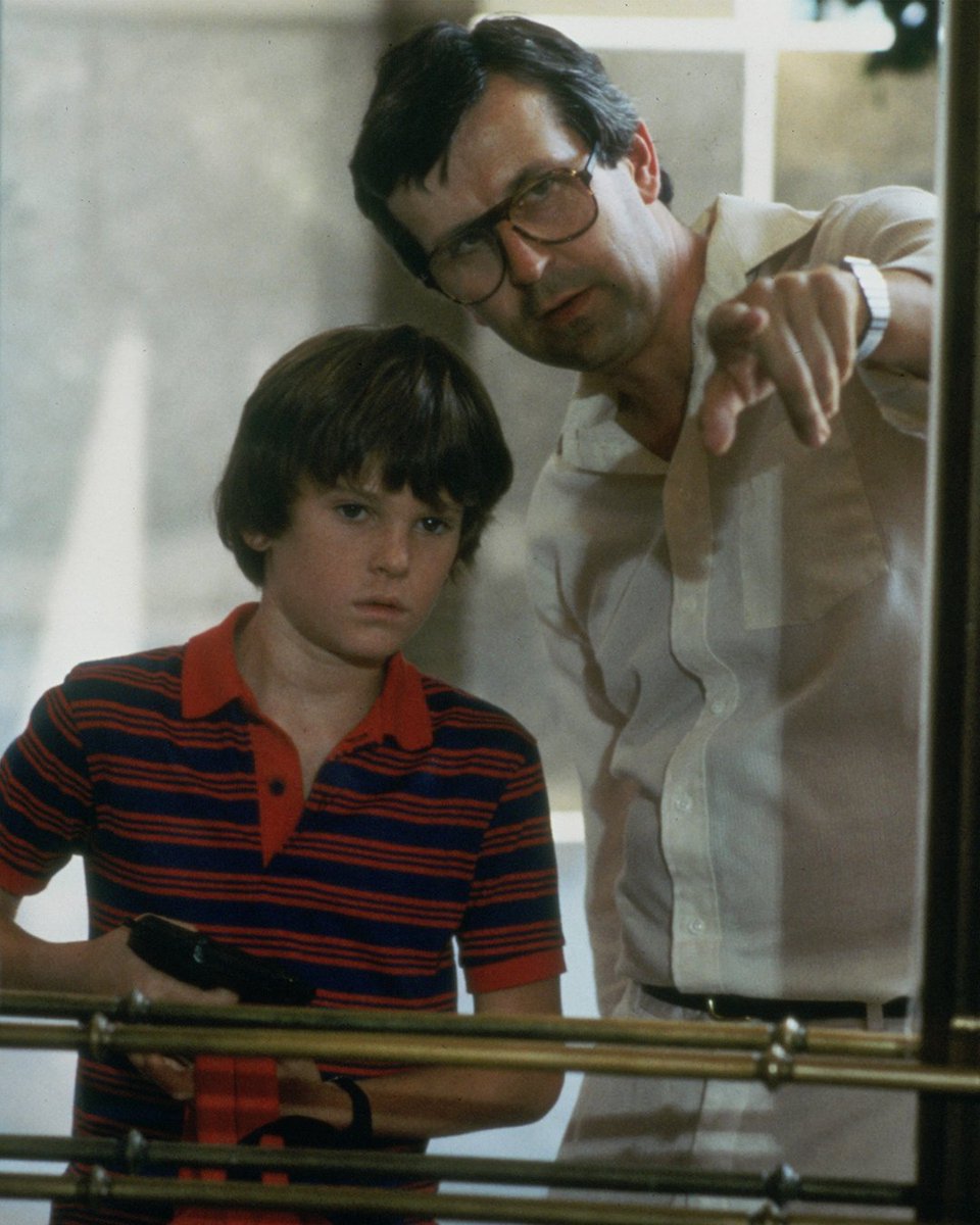 UmbrellaEnt's tweet image. Remembering the excellent Australian director Richard Franklin, born this month in 1948.
Richard started his illustrious career in the Wild West of Australian sexploitation cinema with The True Story of Eskimo Nell (1975) and Fantasm (1976).
However, it was no more than a foot…
