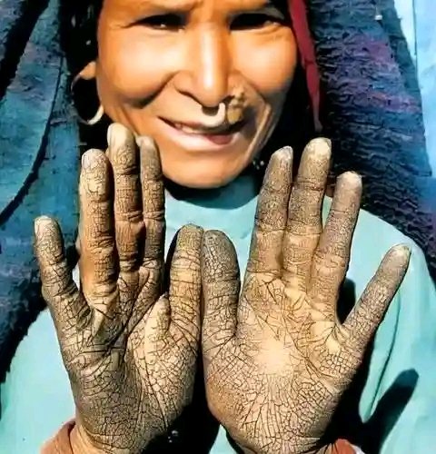 कर्मको मेहन्दीमा कति बास्तबिकता लुकेको हुन्छ भनेर रहरको मेहन्दी लगाउनेलाई के थाहा !!