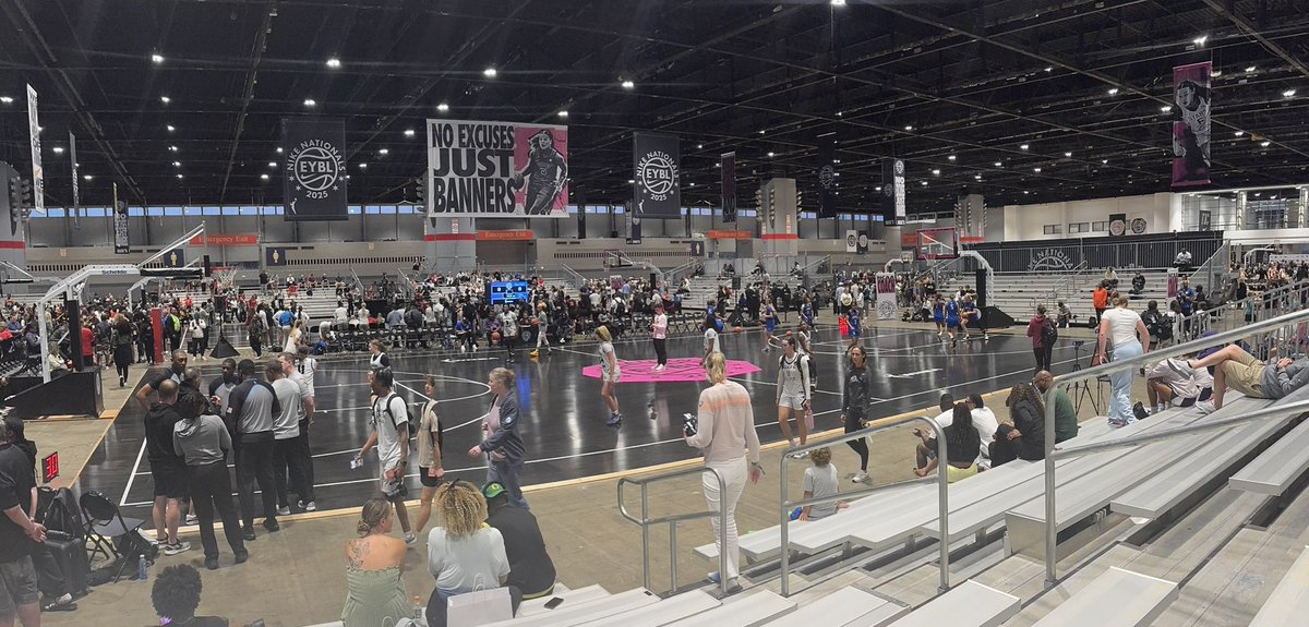 Let’s go 17’s! <a href="/mwehoops_eybl/">Midwest Elite Meanstreets EYBL</a>