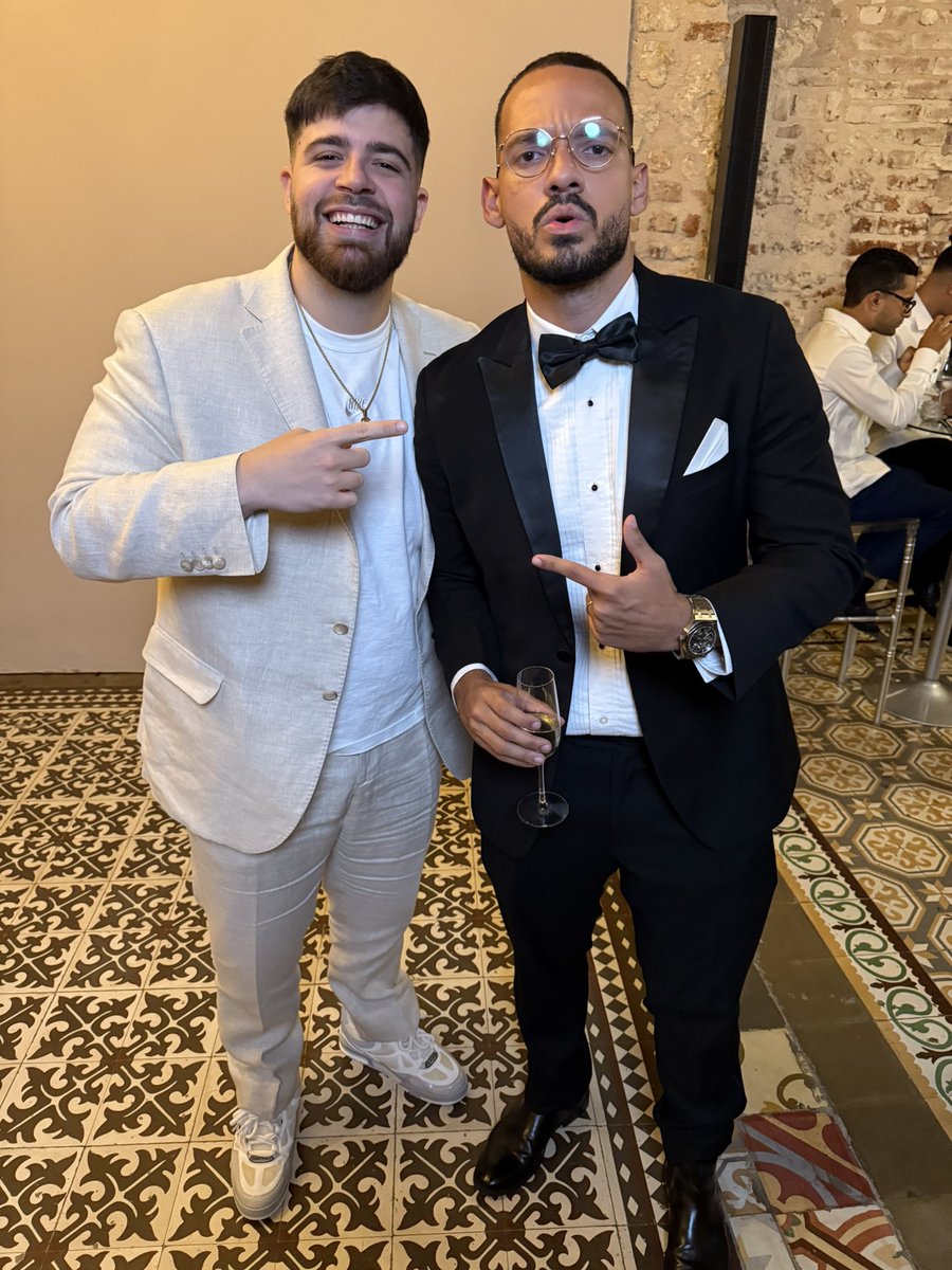 Willy querido, ahora que estás oficialmente casado no podré debatir de la misma manera con vos, sos todo un hombre e impones respeto.

Fue un largo viaje juntos y todavía a esta historia le quedan muchos capítulos más, te quiero papá.

Hoy no hablaré de fútbol señores.