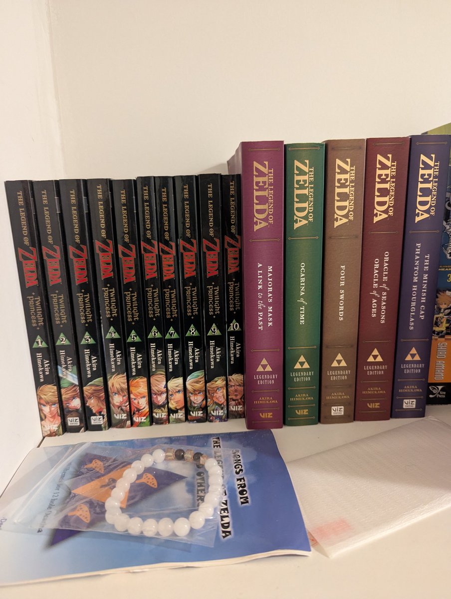 Fearlessdevil17's tweet image. I finally did it!! I&apos;ve completed my Zelda manga collection!!! 😍😍😍