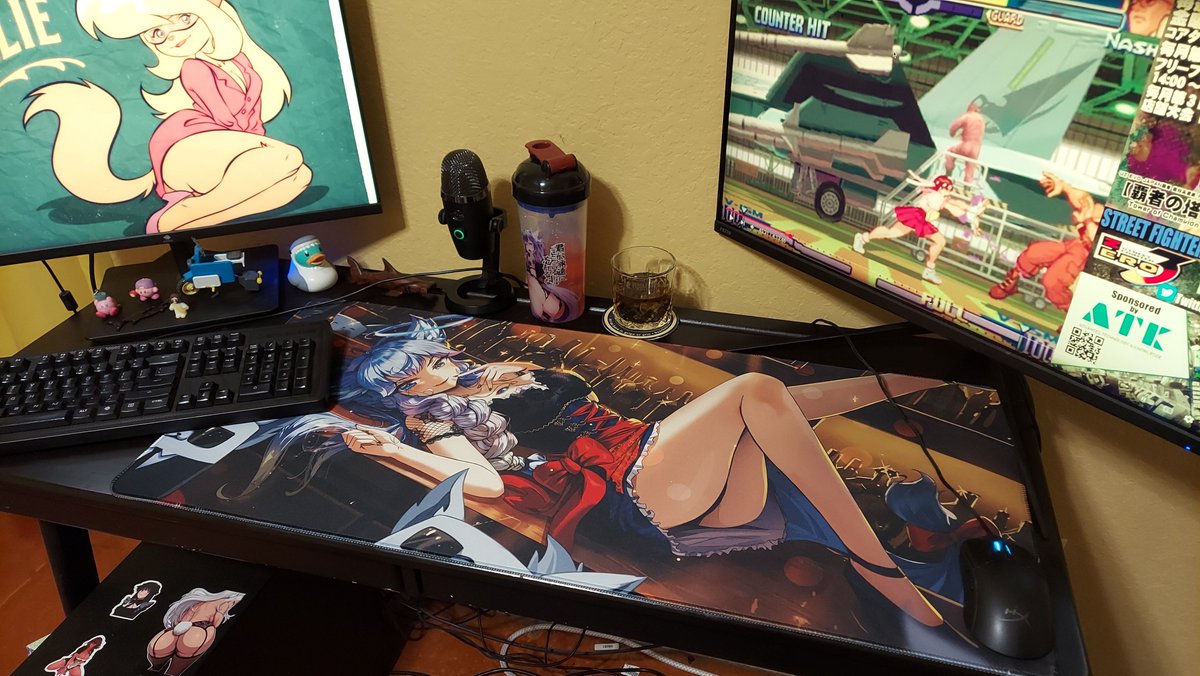 New mouse-pad courtesy of Gamersupps and <a href="/KirscheVerstahl/">Kirsche 🥥 🧁</a> 
I love it~