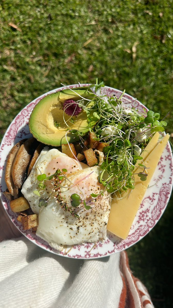 kieralwellness's tweet image. “No, I don’t want to go out for breakfast. Come over to my house and I’ll cook.” - normalise this.