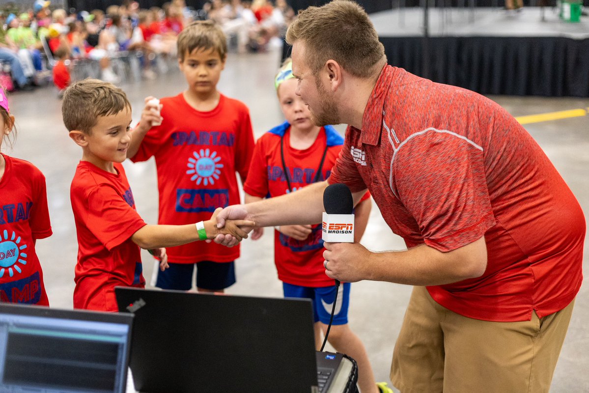 _JesseNelson's tweet image. Had an incredibly fun afternoon meeting some new friends (and potential future broadcasters) at the @ESPNMadison Announcer Experience at the Dane County Fair! 🎙️