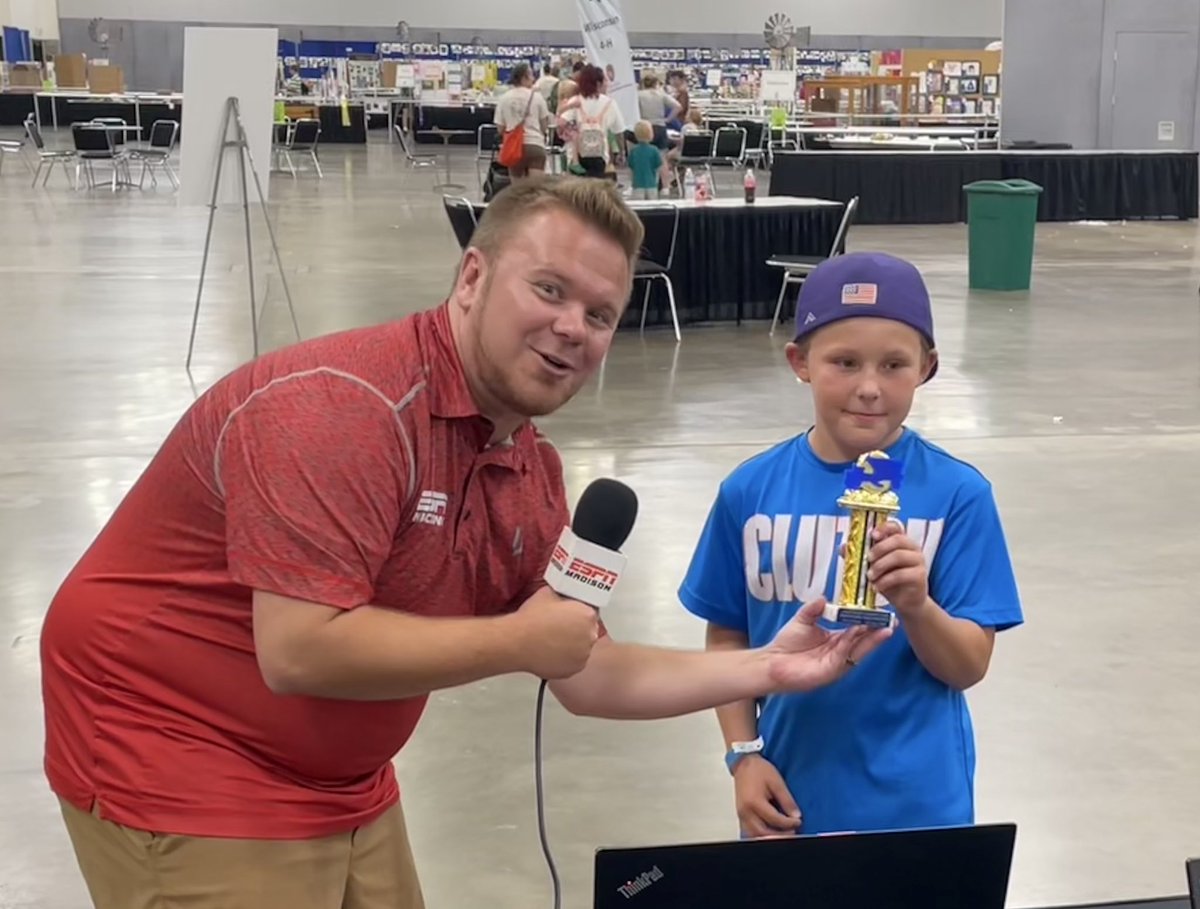 _JesseNelson's tweet image. Had an incredibly fun afternoon meeting some new friends (and potential future broadcasters) at the @ESPNMadison Announcer Experience at the Dane County Fair! 🎙️