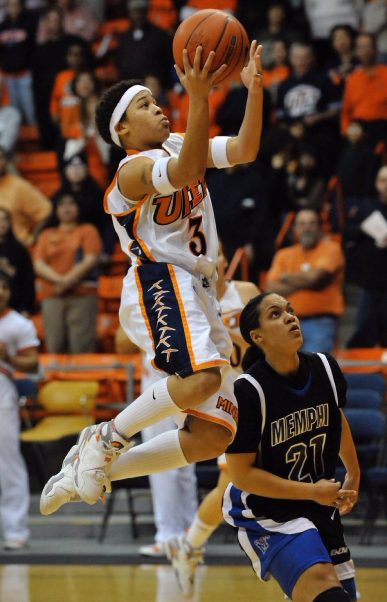 UTEPWBB's tweet image. 🎉 Big birthday shoutout to @UTEPAthletics and @ConferenceUSA Hall of Famer, @JareicaH The two-time #CUSAWBB POY led us to the ‘08 CUSA title 🏆 and 2nd round of the NCAA Tourney before returning to be an assistant coach with our program.