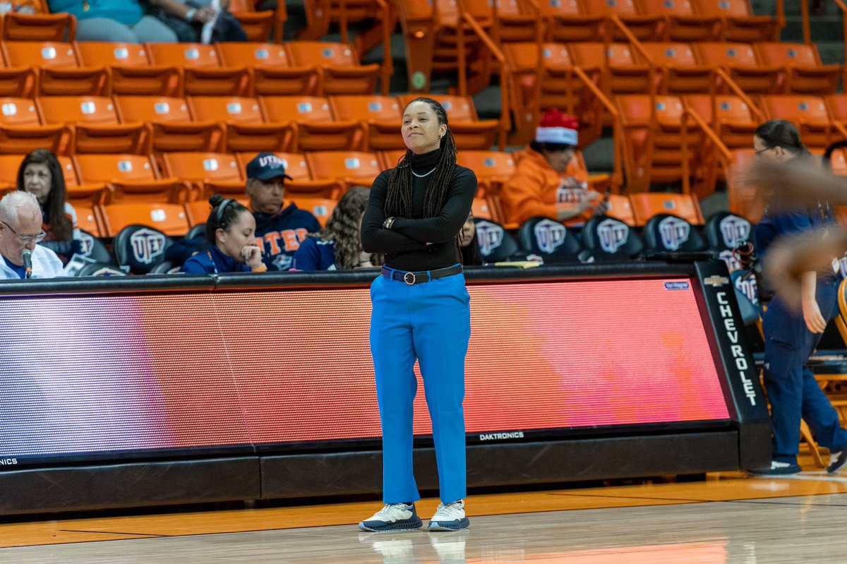 UTEPWBB's tweet image. 🎉 Big birthday shoutout to @UTEPAthletics and @ConferenceUSA Hall of Famer, @JareicaH The two-time #CUSAWBB POY led us to the ‘08 CUSA title 🏆 and 2nd round of the NCAA Tourney before returning to be an assistant coach with our program.