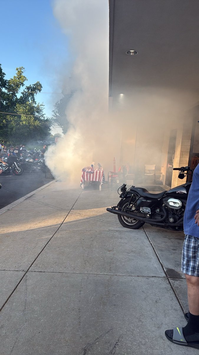 Alix4EVA's tweet image. BEFORE + AFTER 🏍️💨🇺🇸
Thank you @WillRock2424 for working Bike Night and Bikini Contest at Stars & Stripes Harley Davidson with me! ✨
The first photo was after our set up and the second photo is during the burnout contest
That was super fun and I am excited for more events…