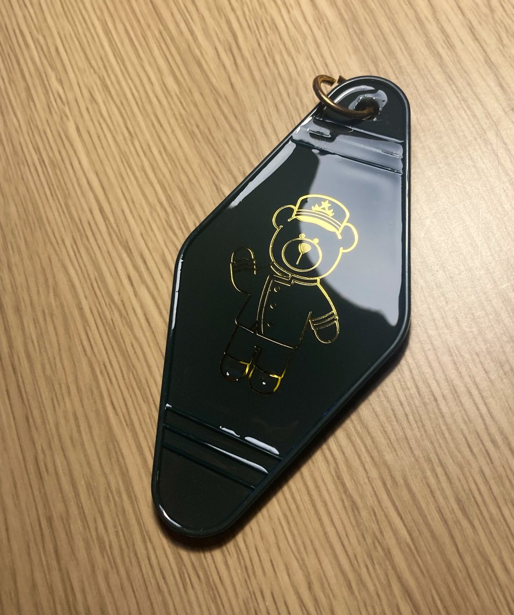 blanketofLinus6's tweet image. 先日発売された
「ホテルスターバックスキーチェーン」
その可愛さより素材がプラなので安っぽいと評価が低い
なので!ほんの少しだけ高級感が出る様にしてみた♪