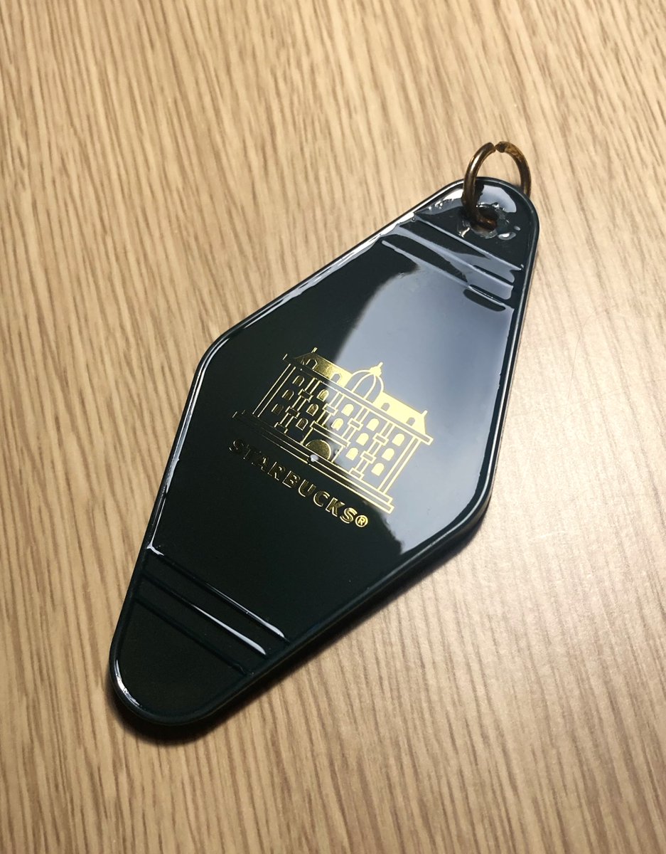 blanketofLinus6's tweet image. 先日発売された
「ホテルスターバックスキーチェーン」
その可愛さより素材がプラなので安っぽいと評価が低い
なので!ほんの少しだけ高級感が出る様にしてみた♪