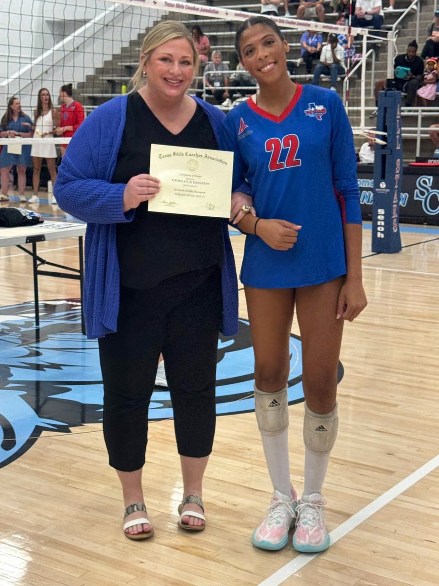 grandoaksvb's tweet image. Senior @hallethompson08 represented GOVB so well at the TGCA All-Star game in Arlington this week, which showcased some of the top senior players in the whole state of Texas! She also had the chance to speak to the players at @SeguinVball and share her love for the game! 🧡💙