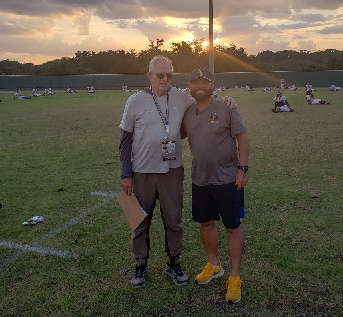 Dwight_XOS's tweet image. Day 2 at Grind it Out Team Camp Webber International with HC Eric Potochney and AHC Steve Speakman in pic 2. Winter Haven HC Carl White in pic 3. Team shot with Winter Haven vs Riverview, Sarasota and HC Mark Cristiani in pic 4. Tomorrow for Media Day at Camping World Stadium…