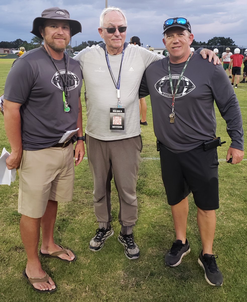 Dwight_XOS's tweet image. Day 2 at Grind it Out Team Camp Webber International with HC Eric Potochney and AHC Steve Speakman in pic 2. Winter Haven HC Carl White in pic 3. Team shot with Winter Haven vs Riverview, Sarasota and HC Mark Cristiani in pic 4. Tomorrow for Media Day at Camping World Stadium…