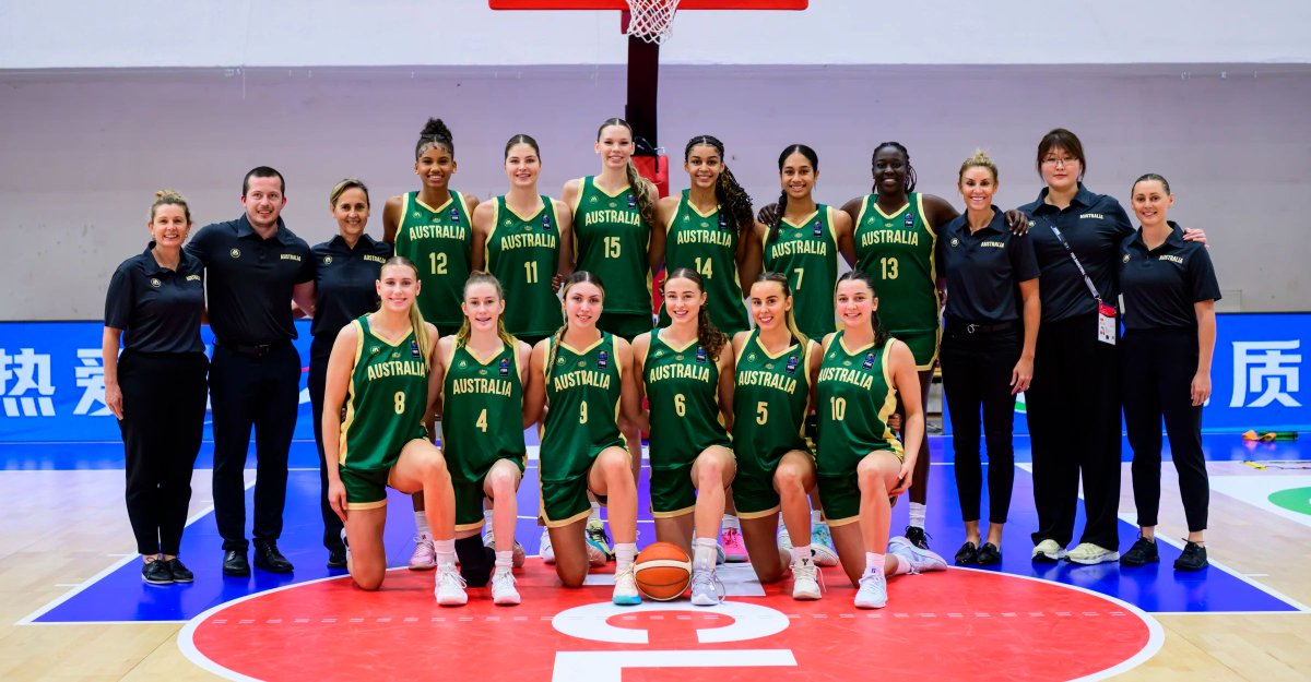 TheSydneyFlames's tweet image. Flames' @Renae_Camino & her @BasketballAus Gems are into the @FIBA u19s World Cup semi-finals, after fighting back to defeat Hungary 82-76 in overtime 💚💛
📰: sydflames.com/2p8hv88s
Watch the semi-final vs Canada from 1am AEST Sunday ➡️ sydflames.com/mryjp9nt
#BringTheHeat