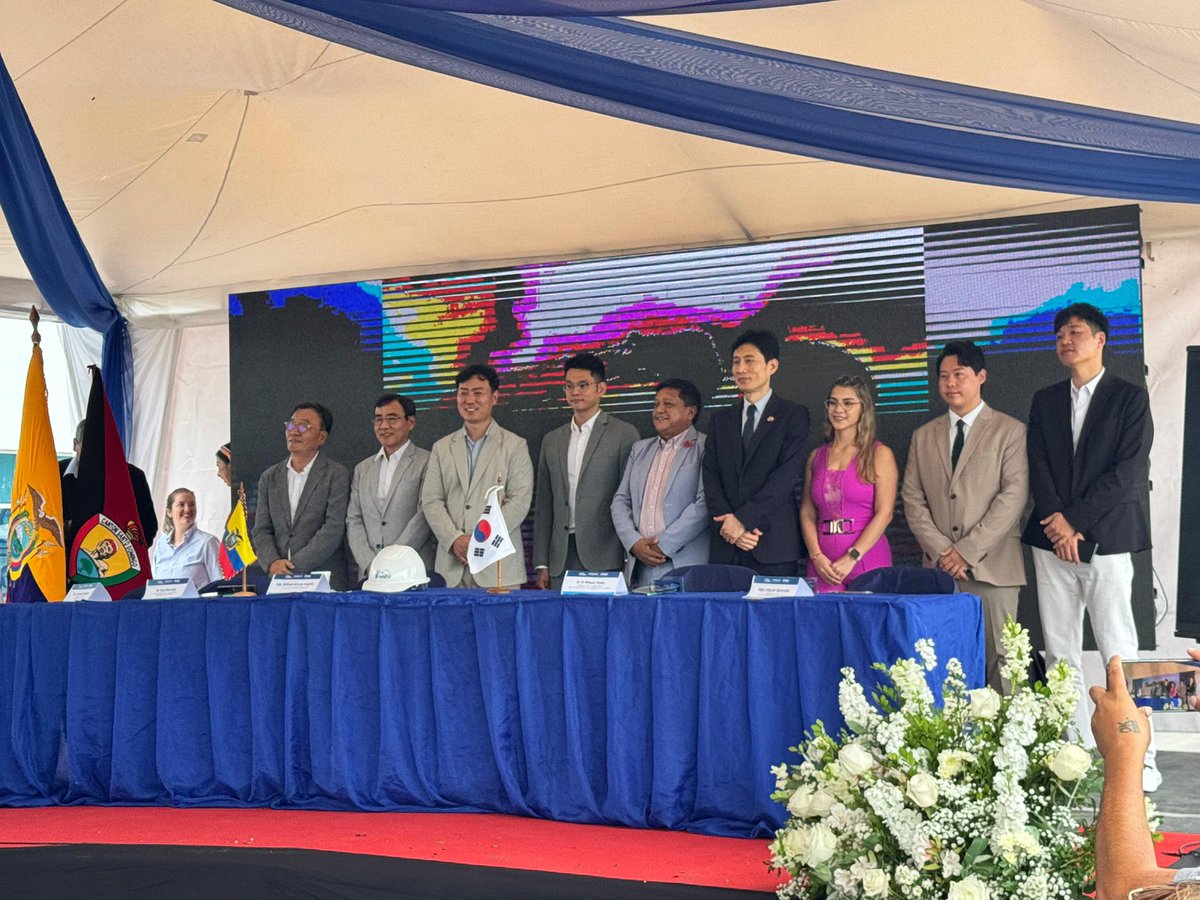 🔄 #EfectoDominó avanza con acciones sostenibles.
♻️ Residuos sólidos
🌱 Economía circular
🤝 Cooperación internacional
Pabel Cantos destacó el papel clave de los GAD parroquiales en impulsar buenas prácticas y fortalecer la sostenibilidad local.