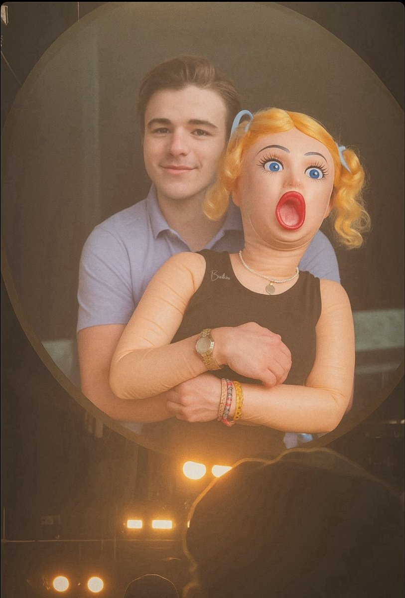 ScummyMummy511's tweet image. Poor @harryjsisson 🤣