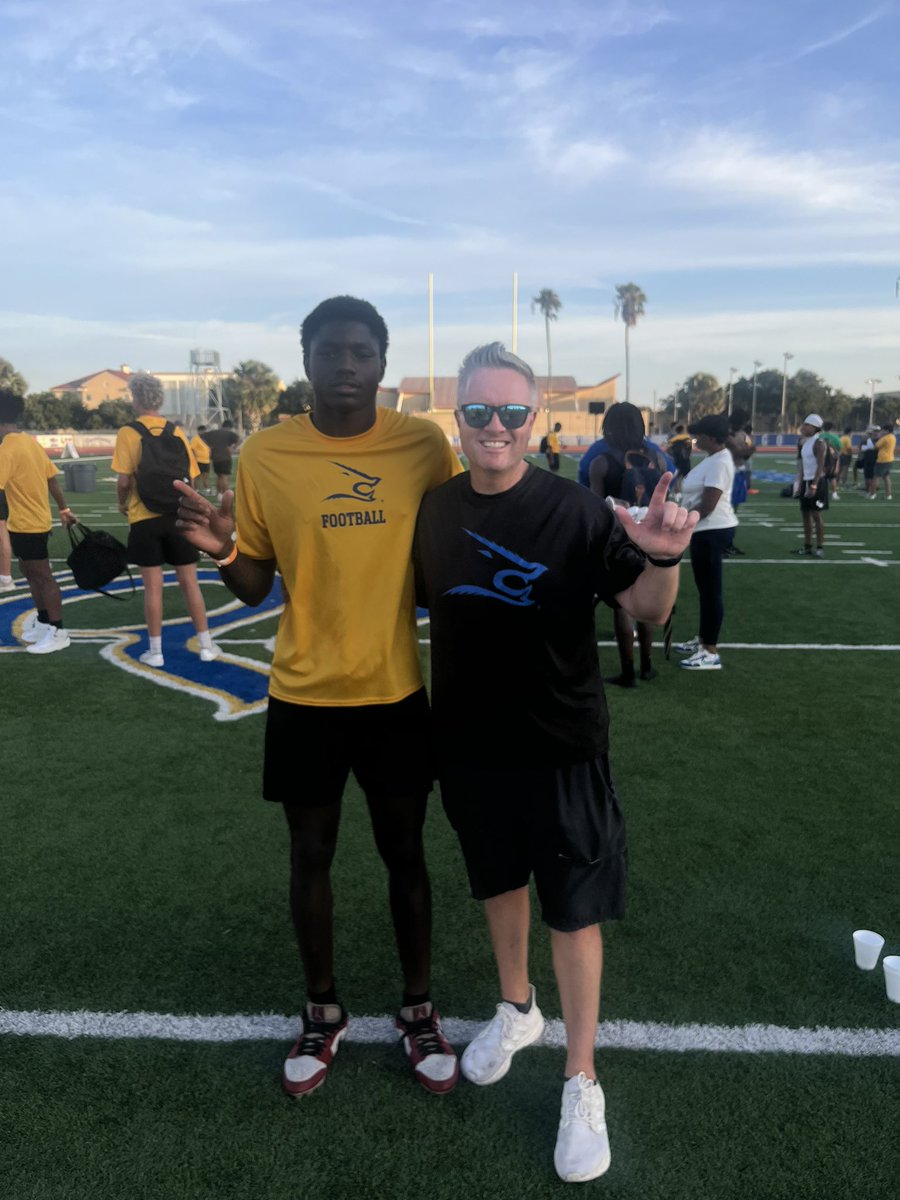 JoshuaBarclay0's tweet image. Had a great camp @JavelinaFB Got a lot of reps in today I want to thank @CoachKJB84 for the invite to the camp, and the rest of the coaches for getting me better together @coachscottparr8 @_BPORTFootball @Coach_Sincere
