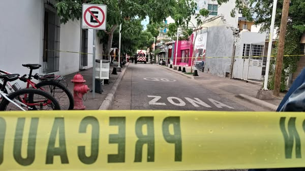 luznoticiasmx's tweet image. 🚨🤡 Dos muertos y un #payaso herido tras atentado en el centro de #Culiacán
📲Lee la nota👉🏻 luznt.mx/rf6SI