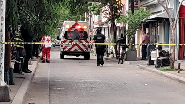 luznoticiasmx's tweet image. 🚨🤡 Dos muertos y un #payaso herido tras atentado en el centro de #Culiacán
📲Lee la nota👉🏻 luznt.mx/rf6SI