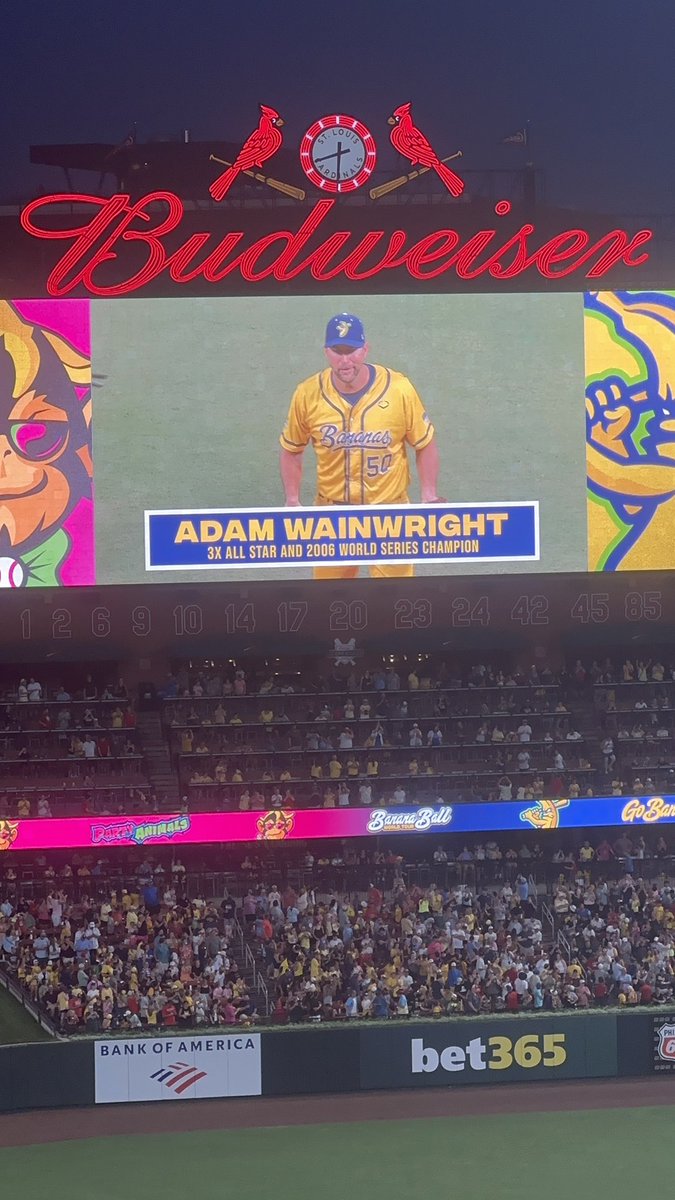 Holy crap! Now pitching for the #SavannahBananas, Number 50, Adam Wainwright! #stlcards 

<a href="/UncleCharlie50/">Adam Wainwright</a>