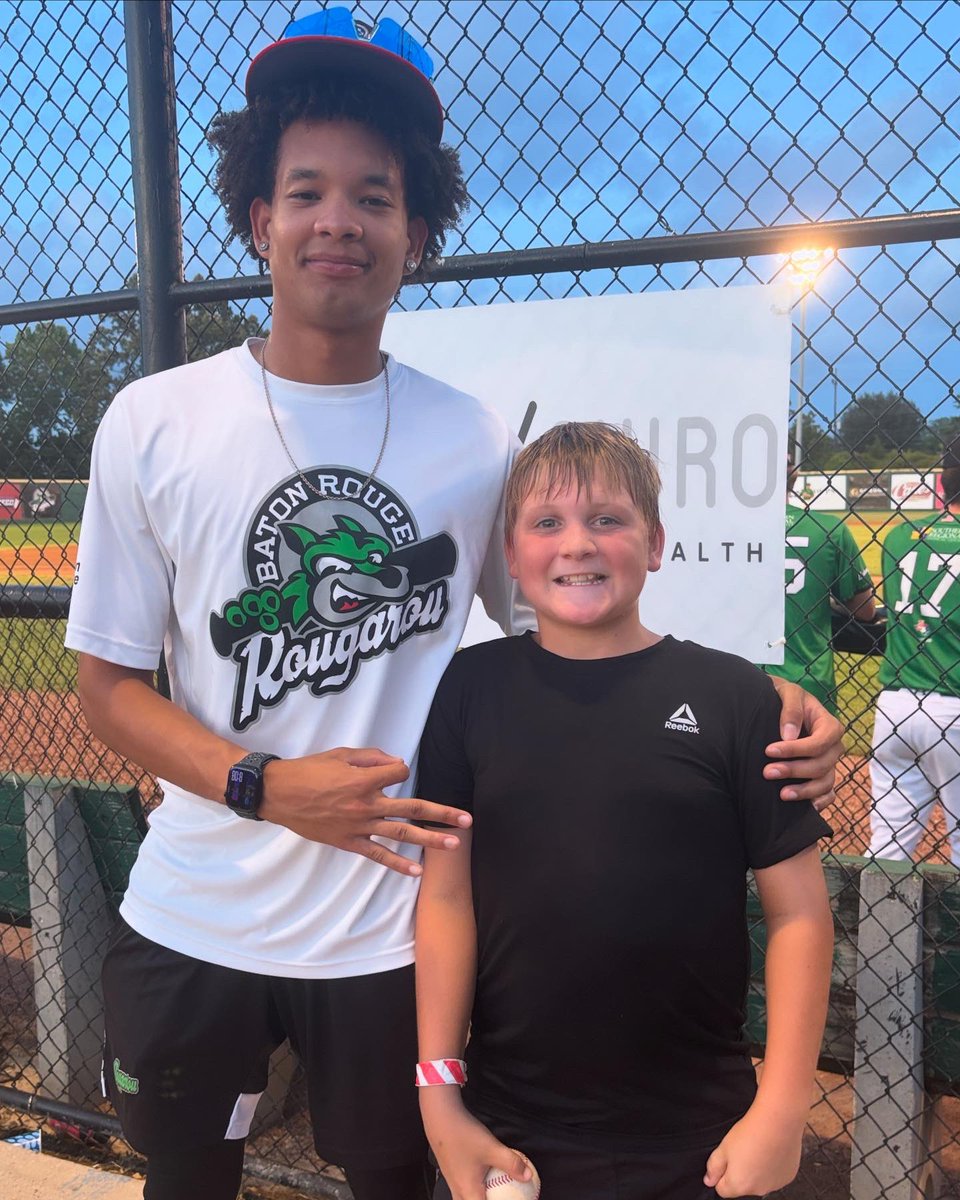 BRRougarou's tweet image. Two ceremonial pitches.
Two strikes.
That’s how you set the tone
#BatonRougeRougarou #Baseball #TCL #SummerBaseball #Gameday #FirstPitch
#SeguinRiverMonsters #rev