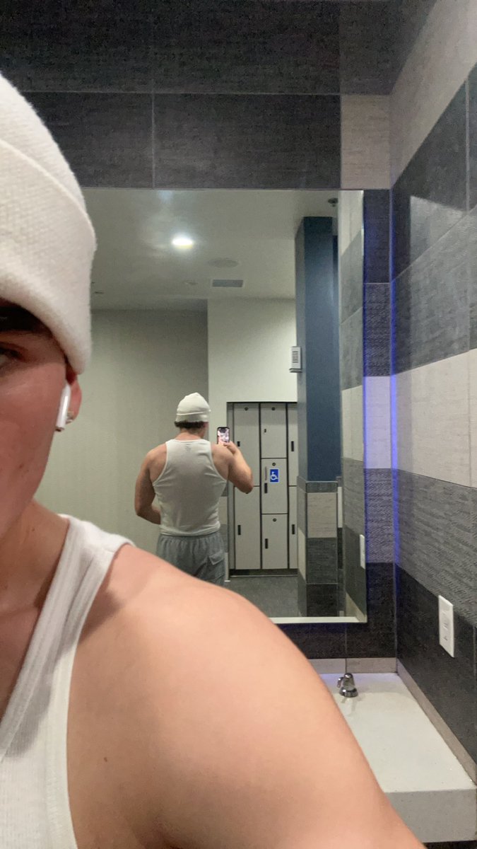 SACarlin2's tweet photo. Feeling great. Getting my body right for season. Sitting 185lbs at 6’3. https://t.co/FdTBn32MCn