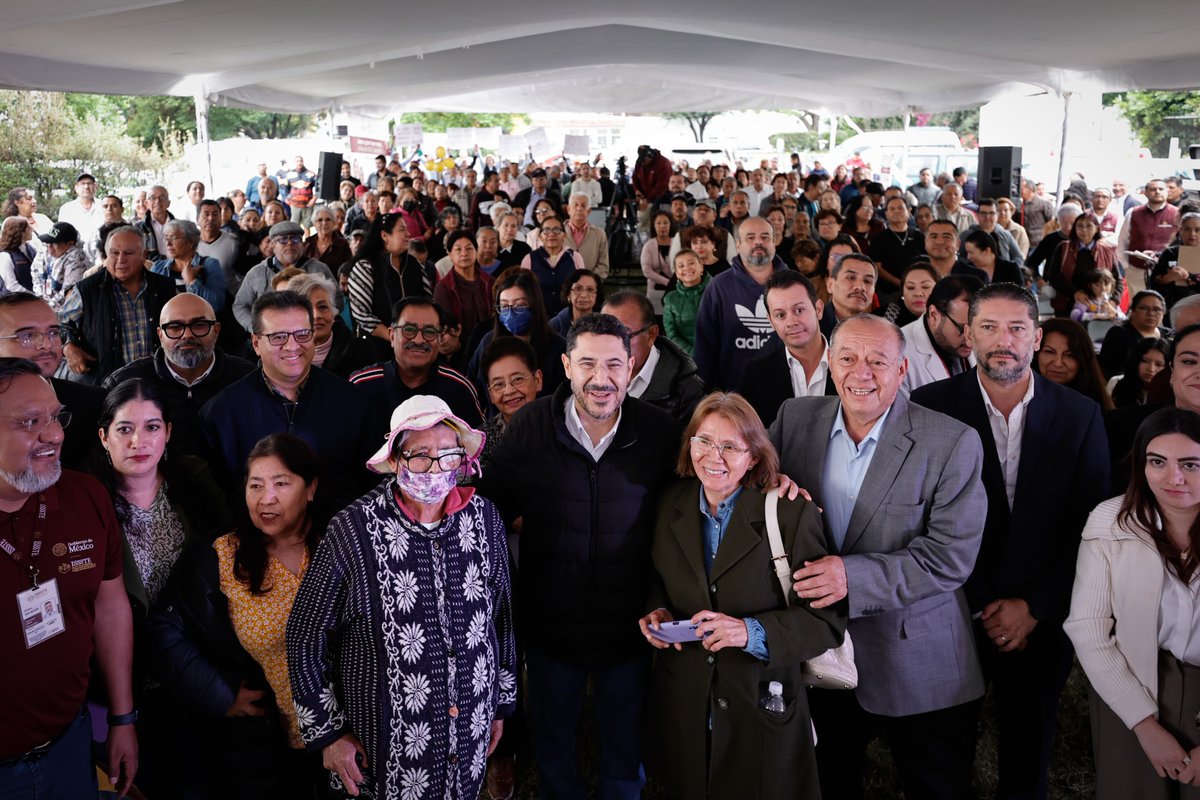 martibatres's tweet photo. Visitamos San Juan del Río, #Querétaro, donde realizamos varias actividades:

1. Recorrimos la Unidad de Medicina Familiar, particularmente el quirófano que se va a reparar.
2. Escuchamos el informe del CoSaBi sobre obras y adquisiciones del programa “La Clínica Es Nuestra”.
3. Acudimos a la tienda de @TUSUPERISSSTE.
4. Otorgamos 52 constancias de quitas y condonaciones de deudas del @FOVISSSTEmx.
5. Entregamos 150 credenciales de vigencia permanente para jubilados y jubiladas.