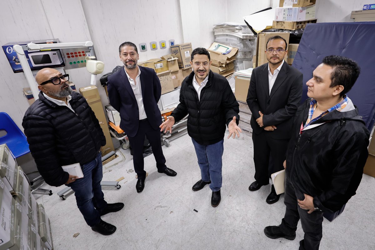 Visitamos San Juan del Río, #Querétaro, donde realizamos varias actividades:

1. Recorrimos la Unidad de Medicina Familiar, particularmente el quirófano que se va a reparar.
2. Escuchamos el informe del CoSaBi sobre obras y adquisiciones del programa “La Clínica Es Nuestra”.
3.