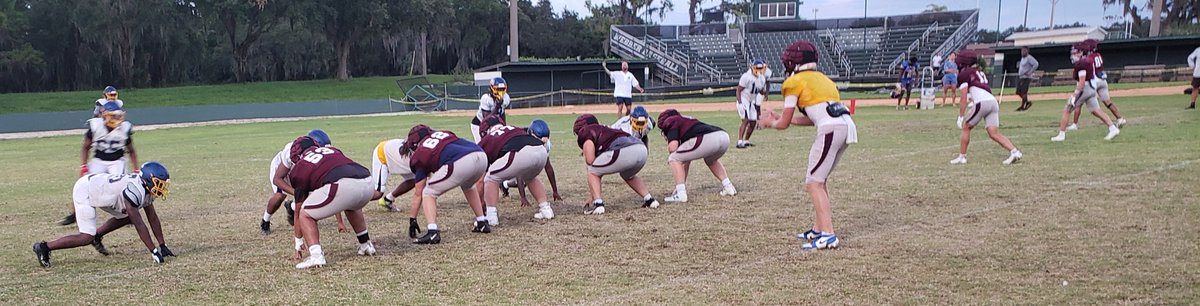 Dwight_XOS's tweet image. Day 2 at Grind it Out Team Camp Webber International with HC Eric Potochney and AHC Steve Speakman in pic 2. Winter Haven HC Carl White in pic 3. Team shot with Winter Haven vs Riverview, Sarasota and HC Mark Cristiani in pic 4. Tomorrow for Media Day at Camping World Stadium…