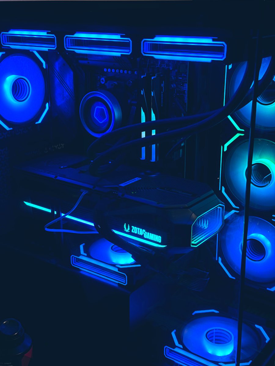 MarlinWYD's tweet photo. So I officially built my new PC https://t.co/PwMnChf0MS