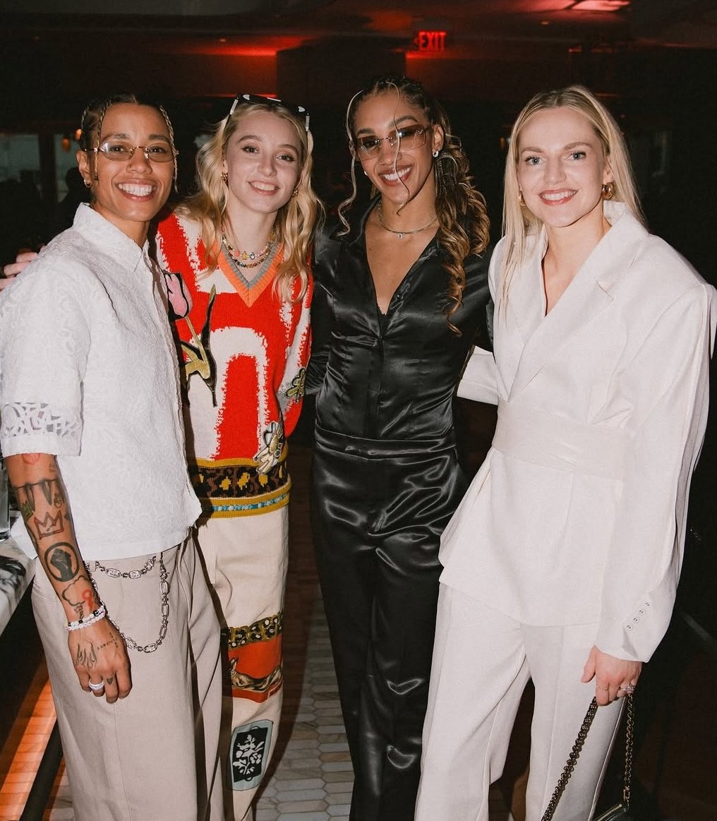 The family is growing. 🔥

Via jay_shale (Instagram)