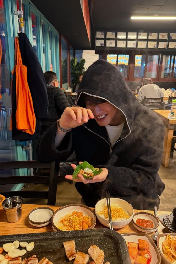 G0LDENRAIN's tweet image. Do you prefer a chill dinner spot or something more fancy, like fine dining?

Julian, 1995. ENG/ID.