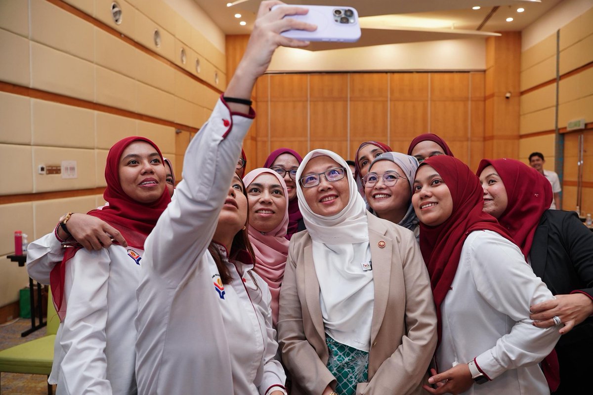 WARGA KERJA YWP PERLU MELANGKAH KE HADAPAN UNTUK BETULKAN YANG BIASA DAN BIASAKAN YANG BETUL

Dalam Retreat Yayasan Wilayah Persekutuan (YWP) baru-baru ini, saya mengambil peluang untuk bertemu dan berdialog bersama seluruh warga kerja YWP dan anak-anak syarikat, selaku Pengerusi