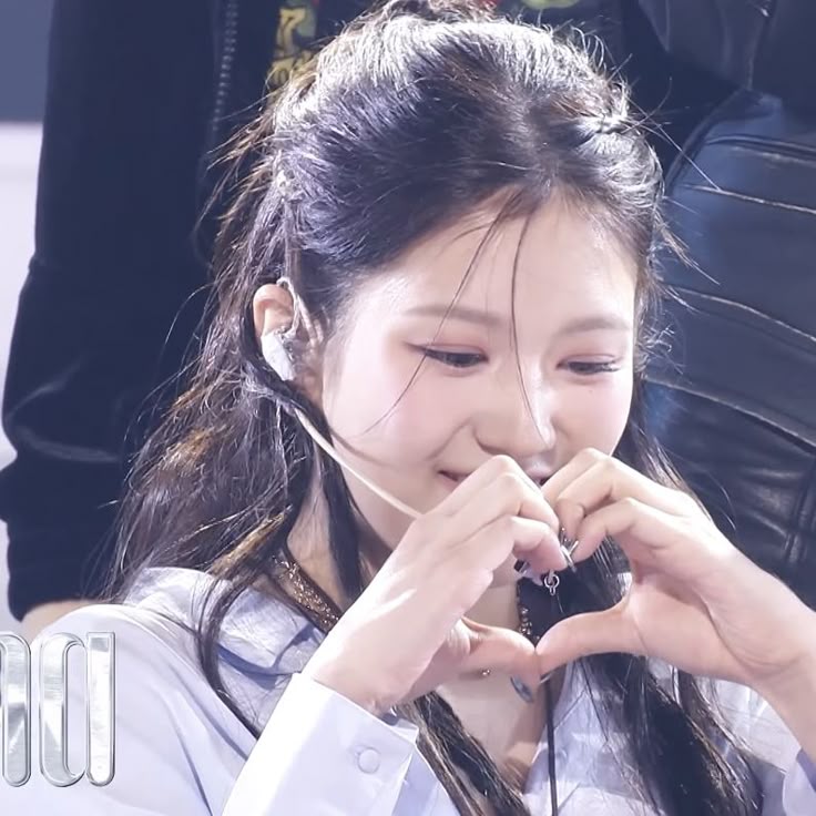 iznatarot's tweet image. What really happened with Yoon Jiyoon of izna? (based on tarot)

          — a thread 🧵 

#YOONJIYOON #윤지윤 #izna #iznatarot #이즈나