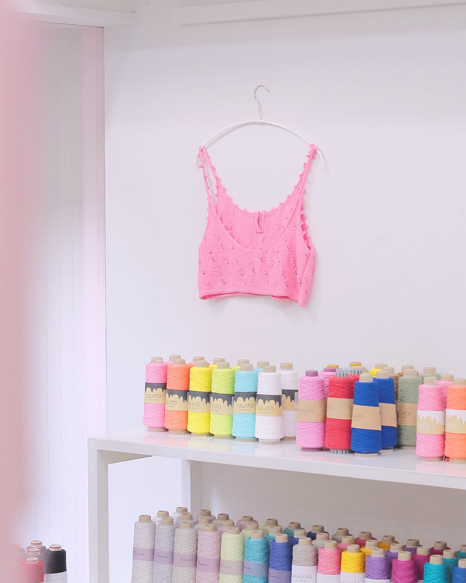 12:00-17:00🍫👡
taiyo-keito <a href="/taiyokeito/">太陽毛絲紡績</a>さんfair開催中🎈

🌱17じくらいから
<a href="/eccomin/">tomoko noguchi</a>
のほうで
インスタライブ🎤

<a href="/iiii_knit/">いしかわ ゆき</a> デザインの
スラッシュなビスチェ
サンプルカラーが人気🩷
GELATOは
接触冷感の糸なので夏のあみあみタイムも
さらっとした感触で編めますよ◎
chocoshoe.net