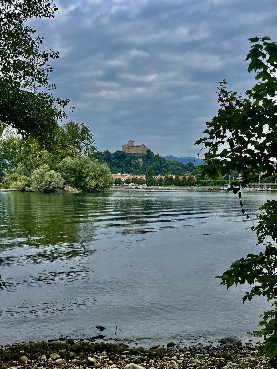 enzomazza's tweet image. #earlyrunning Angera, Lago Maggiore