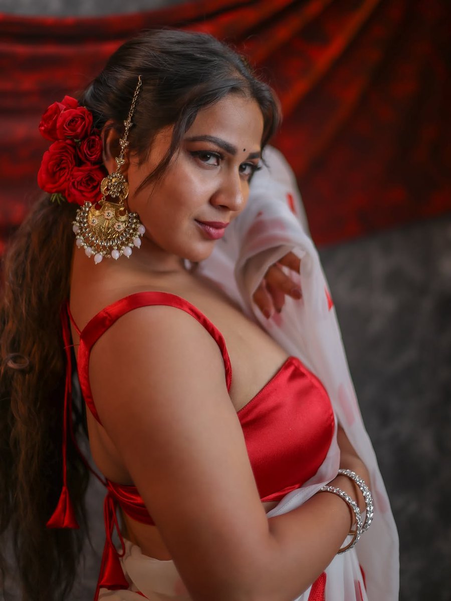 Kumar11619039's tweet image. Inaya Sultana stays sanskari with saree @inayasultana #inayasultana