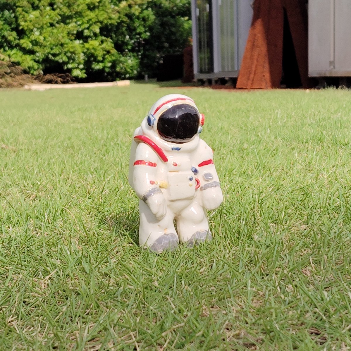 KIO_4413's tweet image. いい天気だから宇宙飛行士を散歩させてる