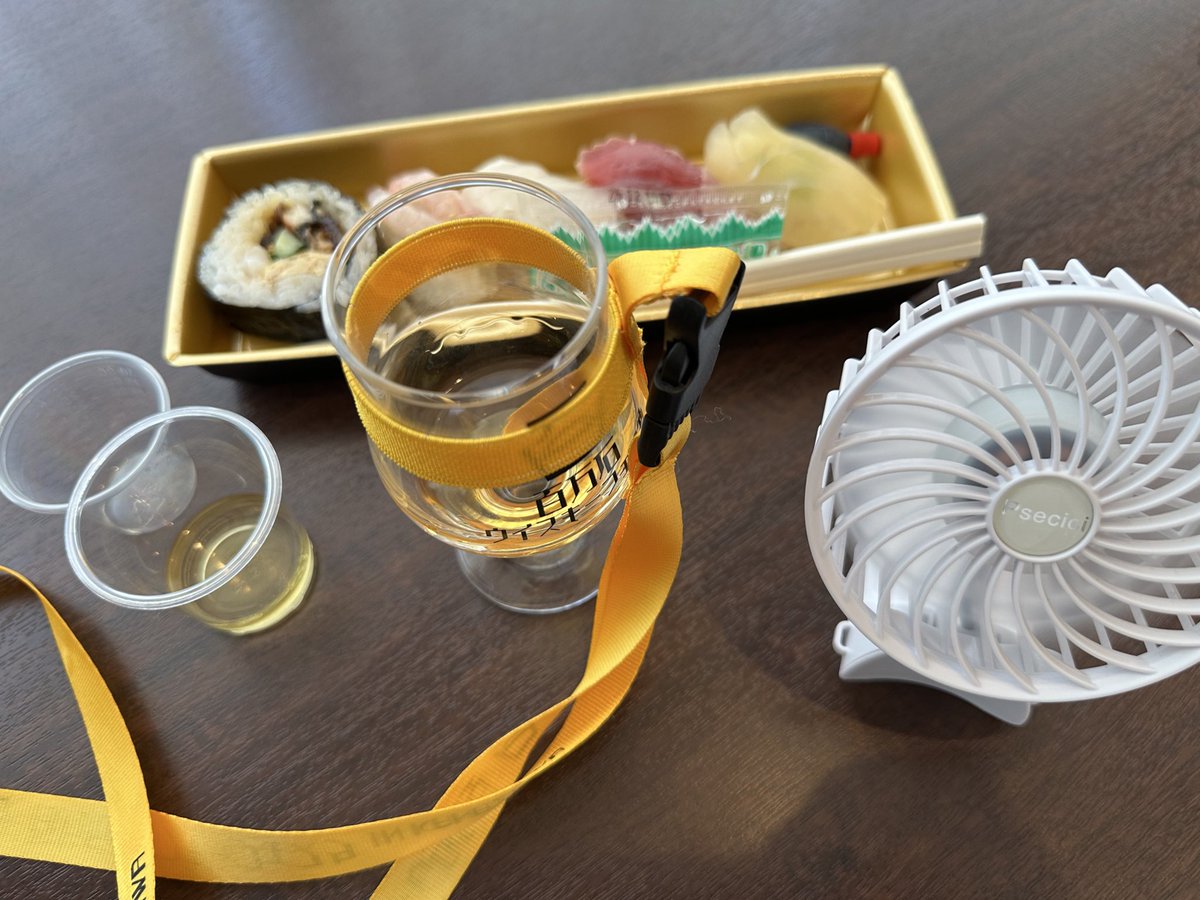 T592401's tweet photo. フードのあるフェスは嬉しい。
今年は牛テール煮込み食いそびれた。悲しい。
#百万石ウイスキーフェスタ https://t.co/PwpbuCGSef