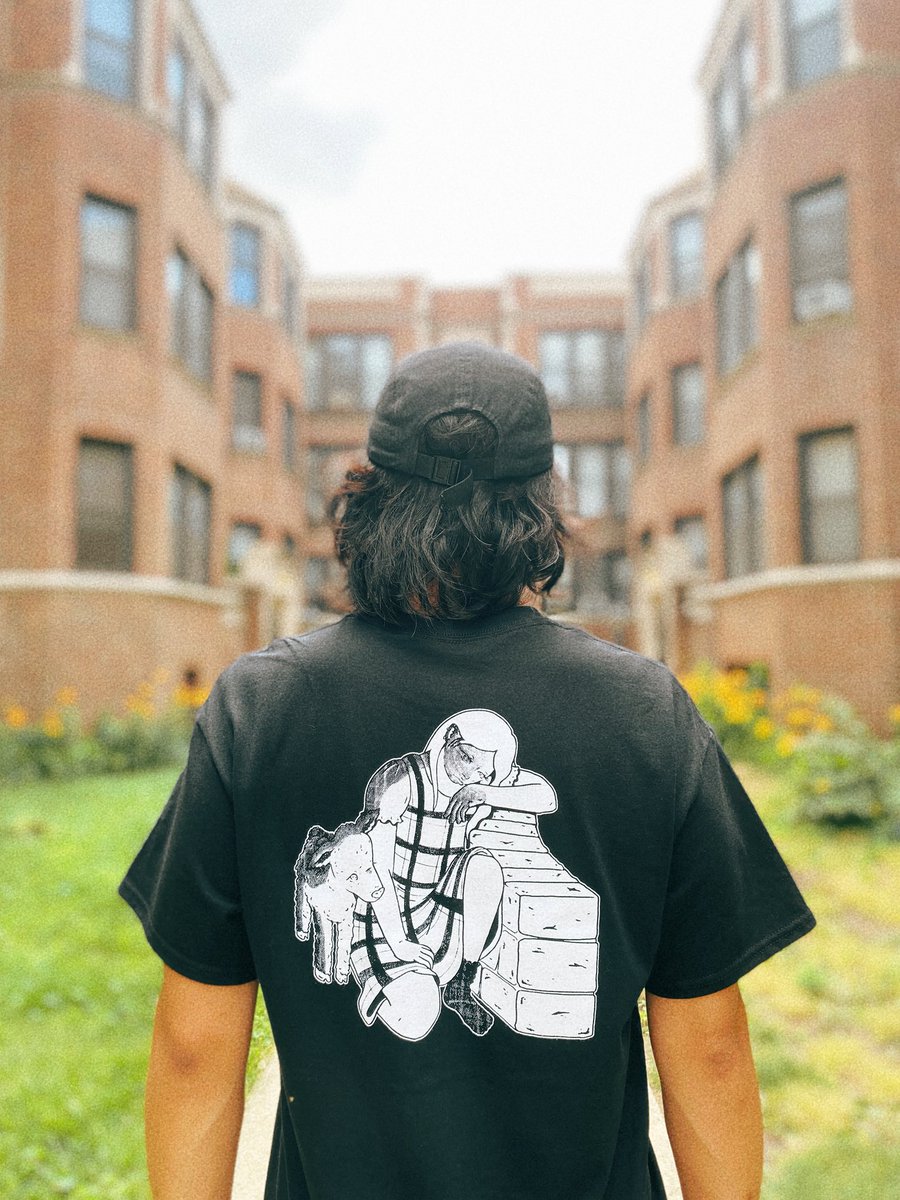 Precocious Neophyte's new merch
투어는 실로 보따리장수입니다. 사이즈별로 이고 지고. 하지만! 새로운 티셔츠가 반응이 좋다