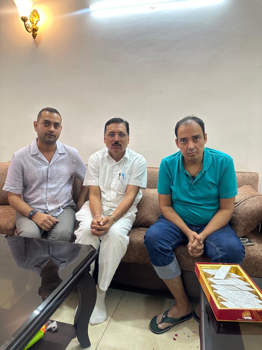 पूर्व केन्द्रीय मंत्री, किसानों व ग़रीबों के मसीहा व हमारे आदर्श स्व० प्रो० साँवरलाल जी जाट के सुपुत्र श्री रामस्वरूप जी लाम्बा (मा० विधायक-नसीराबाद)  को जन्मदिन की हार्दिक बधाई व शुभ-कामनाएँ। मैं ईश्वर से आपके उत्तम स्वास्थ्य, दीर्घायु जीवन व उज्ज्वल भविष्य की कामना करता हूँ।