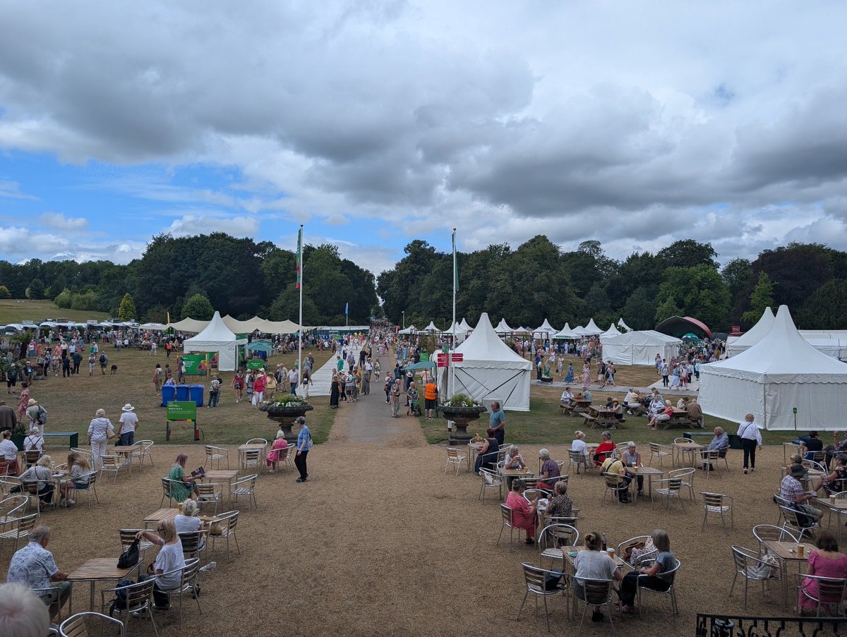 JohnHealey_MP's tweet image. Chelsea Flower Show comes to Rotherham. Simply stunning. So proud 1/5