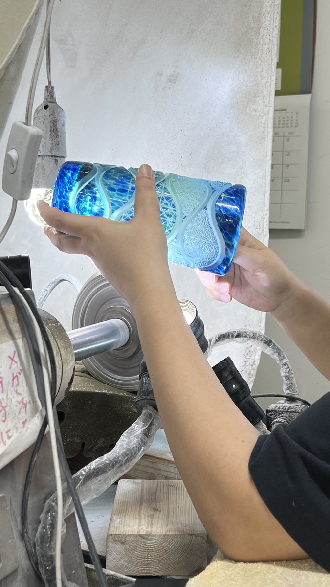 時々「伝統工芸を守りたい」とか「もっと世界に日本の伝統工芸品の良さを伝えたい」みたいな話を直接だったり間接的にだったりされるんですよね。
もし、本当にそう思ってるなら選挙に行って欲しい。
工芸とか文化って戦争があると途絶えちゃうんですよ。