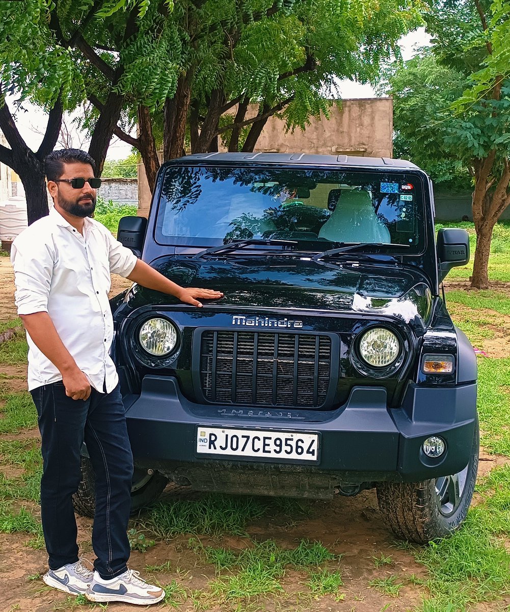 हैसियत का कभी अभिमान न करना......
 
उड़ान ज़मीन से शुरू और जमीन पर.....

ही ख़त्म होती है!
#BB27